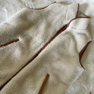 Women’s Sherpa zip up vest
